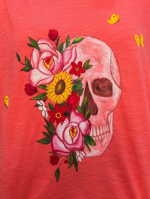 Einzelstück: Shirt mit Motiv *Totenkopf mit Blumen*